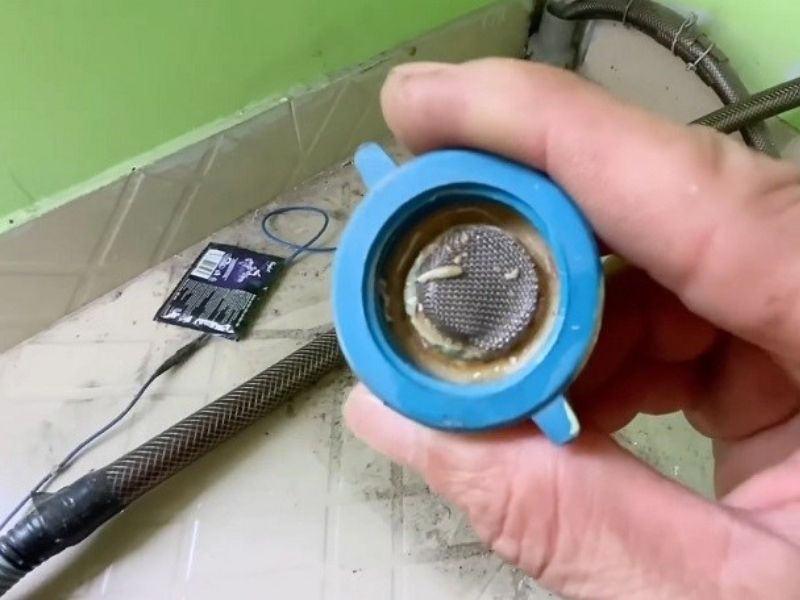 Vì sao máy giặt Electrolux không giặt được